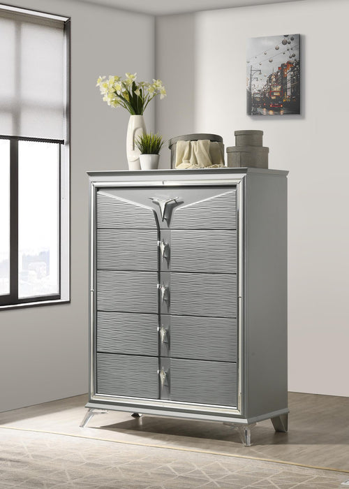 B024 Olive Silver Chest