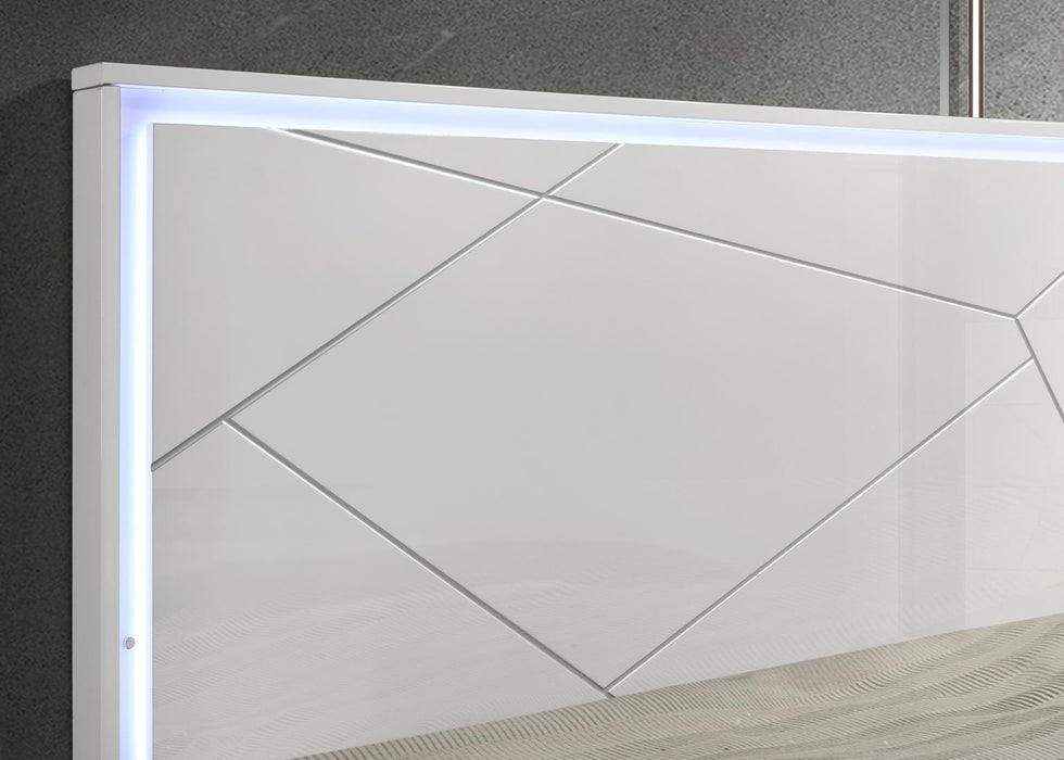 Queen Bed - Dresser - Mirror